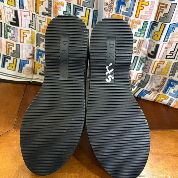 DKNY Roselyn Ankle Lace Up Signature Block Combat Boots - Picture 2 of 5